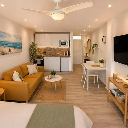 Look And Listen To The Ocean Like Never Before Apartment